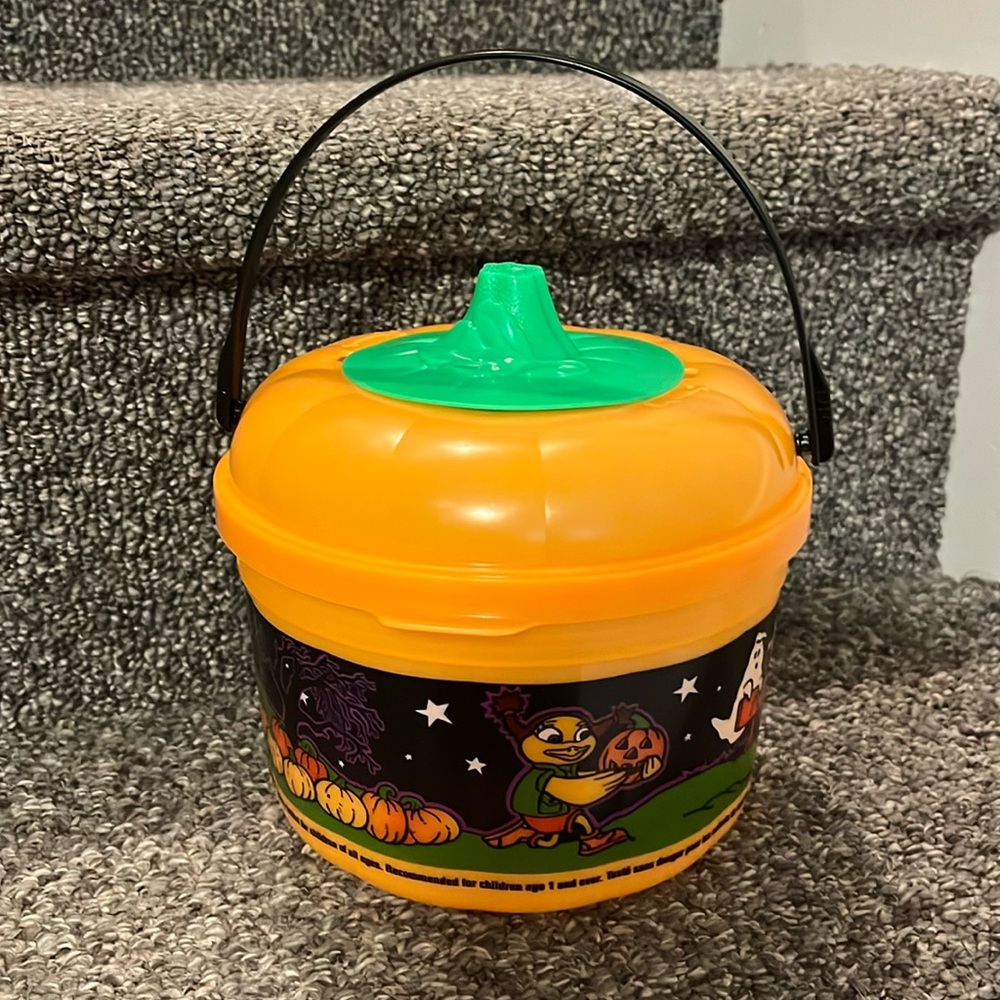Mcdonalds 1999 happy meal halloween basket
Vintage